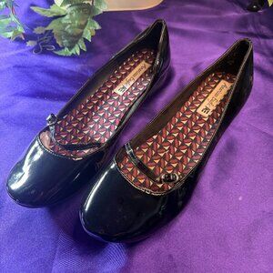 📌American Eagle Great Looking Black Mary Jane  Patent Leather Ballet Flats